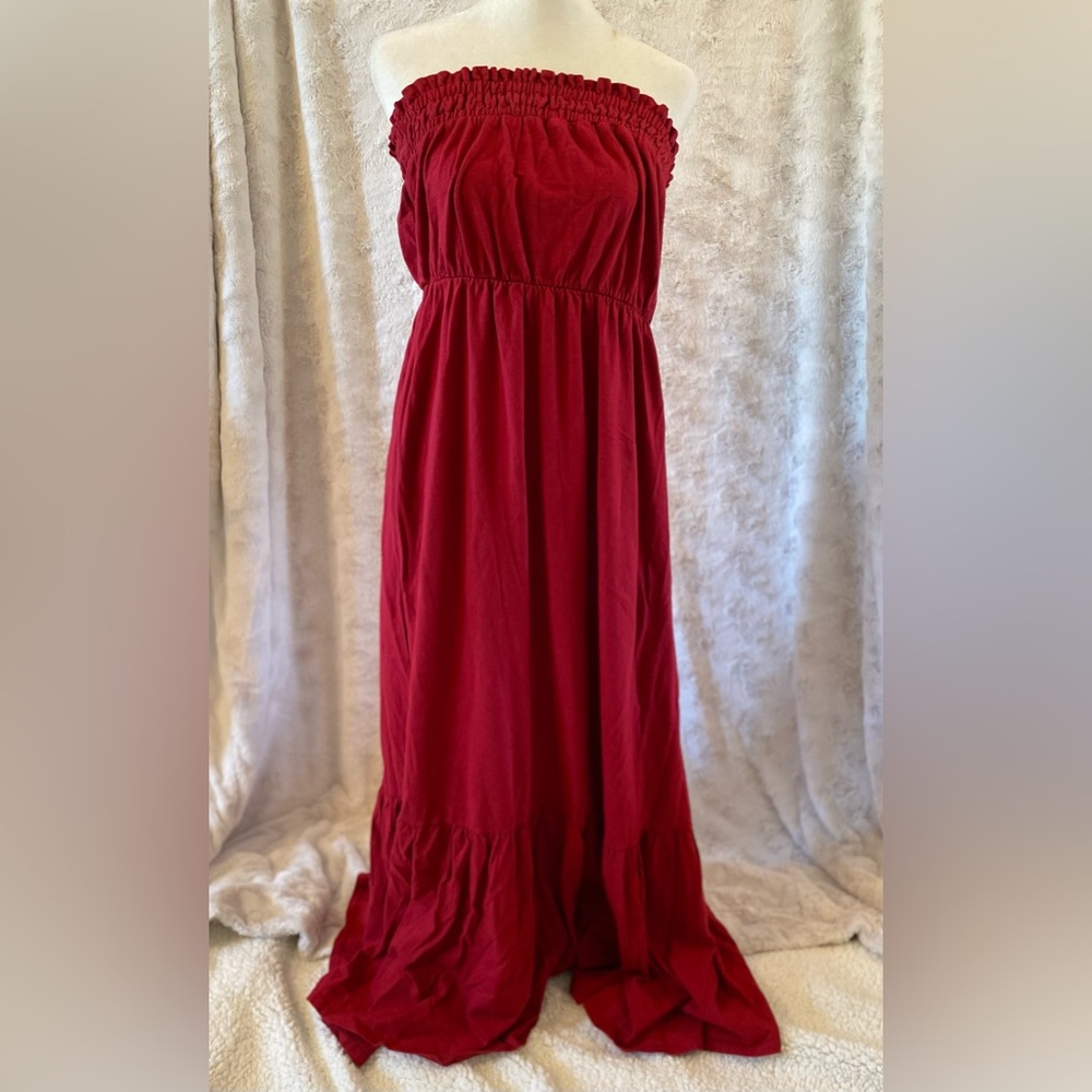 Red strapless maxi dress from the brand Amadi